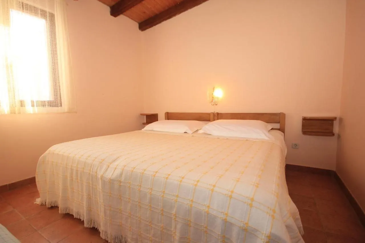 Seaside Secluded Apartments Cove Magrovica - Telascica, Dugi Otok - 8139 Sali