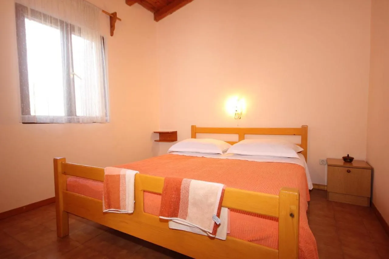 Seaside Secluded Apartments Cove Magrovica - Telascica, Dugi Otok - 8139 Sali